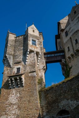 Hrad Pernstejn, Çek Cumhuriyeti - 20 Ağustos 2024: Güney Moravya Bölgesindeki Kale. Yüksek kalite fotoğraf