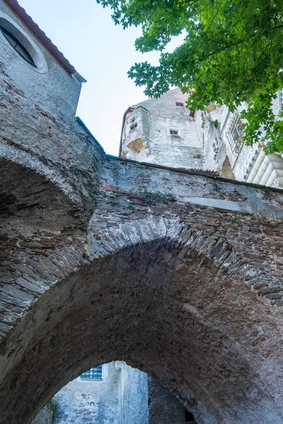 Hrad Pernstejn, Çek Cumhuriyeti - 20 Ağustos 2024: Güney Moravya Bölgesindeki Kale. Yüksek kalite fotoğraf