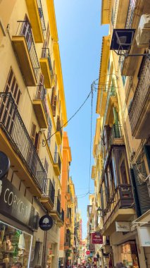 Palma de Mallorka, İspanya 28 Temmuz 2024: Eski kumtaşı binası. Yüksek kalite fotoğraf