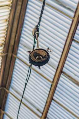 Örülmüş bambu kaplı ampul. Yüksek kalite fotoğraf