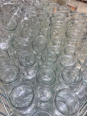 Bir sürü boş cam kavanoz. Yüksek kalite fotoğraf