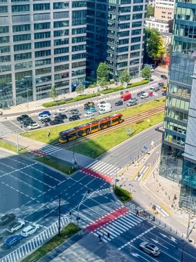 Polonya, Varşova 'daki şehir merkezinin yoğun kavşakları. Yüksek kalite fotoğraf