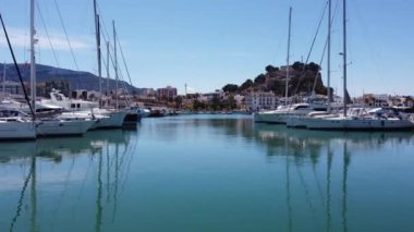 İspanya, Denia marinası, Kale, İHA manzaralı, yüksek kalite 4K görüntü