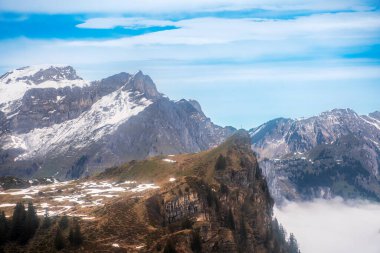 Titlis İsviçre 'nin Alp dağlarının görkemli manzarası