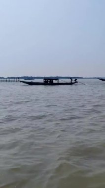 Hindistan 'ın Chilika Gölü' nde tekne gezisi.