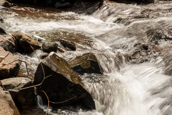 Tamhini Ghat 'de turist favorisi Şelale