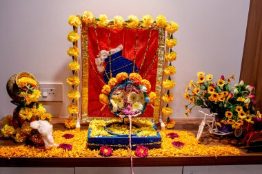 Janmashtami, Tanrı Krishna 'nın doğum gününü kutluyor.