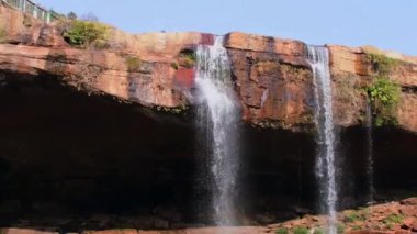 Meghalaya 'nın Karang Suri şelalesi