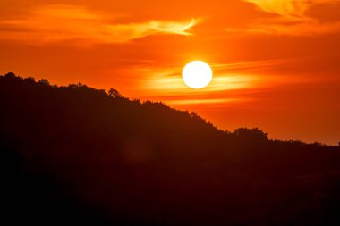 Arai Tepesi 'nde Görkemli Gün Doğumu Manzarası