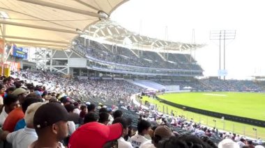 Kriket maçı için izleyicilerle dolu Cricket Stadyumu manzarası