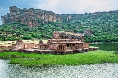 Badami 'deki Sri Bhutanatha Eski Tapınağı