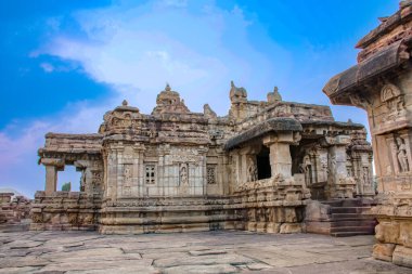 8. yüzyıl Virupaksha tapınağı manzarası Pattadakal, Karnataka