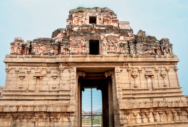 Krishna tapınağının doğu kapısı Hampi, Karnataka