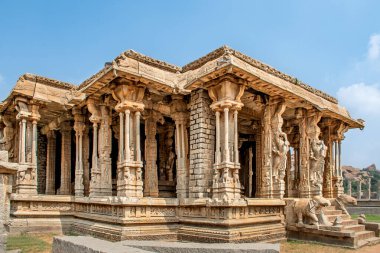Vijaya Vitthala Tapınağı 'nın müzikal direkleri Hampi, Karnataka