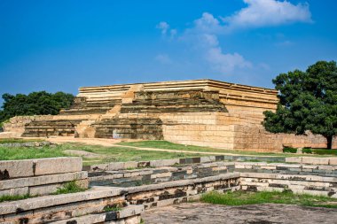 Mahanavmi Dibba, Dasara Dibba Hampi Karnataka olarak da bilinir.