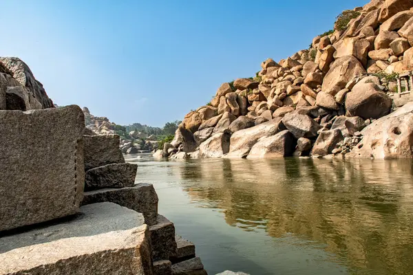 Tungabhadra nehri Hampi 'nin güzel manzarası. Karnataka
