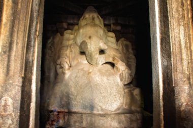 Tek taş Hampi, Karnataka ile oyulmuş tek taş Kadle Kalu Ganesh.