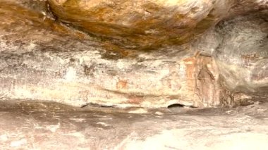 6. Yüzyıl Kızıl Kum Taşı oyulmuş Badami mağarası 1. Karnataka