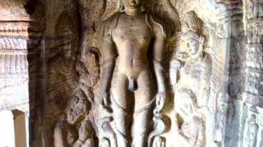 Badami mağarası 4 numaradaki Bahubali figürü, Karnataka.