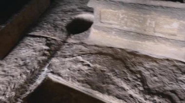 Garb gruha ve Shivalinga Ravna Phadi mağarasında Aihole Badami Hampi, Karnataka