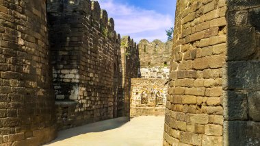 Daulat Kalesinin 14. yüzyıl çıkışı