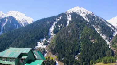 Sonmarg Kashmir 'den Himalaya' nın muhteşem kar manzarası