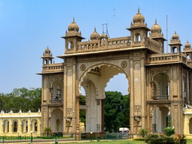 Mysore Sarayı 'nın giriş kapısı, Karnataka.