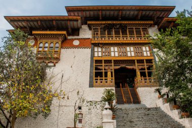 Punakha Dzong 'un ana girişi 6. kattaki manastır, Butan.