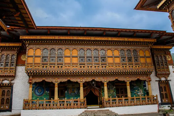 Punakha Dzong Manastırı. Kutsal törenler ve kraliyet gelenekleri.