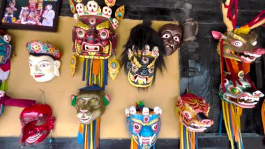 Bhutanese 'nin festivallerde kullandığı çeşitli maskeler.
