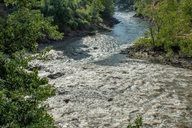 İki nehrin en bilinen kesiştiği yer Bhutan 'daki Chhuzom' dur.