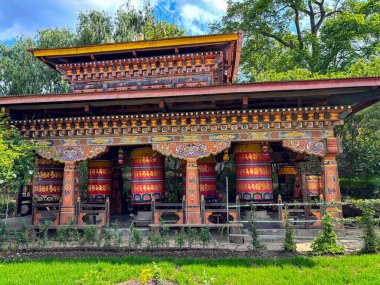 Paro Butan 'daki Kyichu Lhakhang tapınağında çoklu dua çarkı