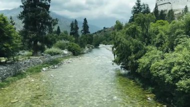 Batı Butan 'ın Paro Chhu Nehri olarak da bilinir.