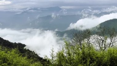 Darjeeling 'deki Himalaya Dağları ve Vadisi manzarası