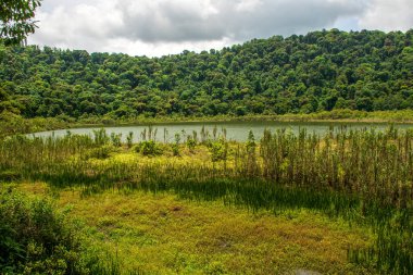 Khekhuperi Gölü Sikkim 'de bir dilek gölü.