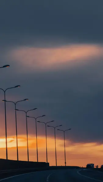 Şehrin üzerinde güzel bir gün batımı