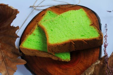 Bolu Pandan, 27 Mart 2021 tarihinde Endonezya 'nın Semarang kentindeki pandan yapraklarıyla kokulu hafif ve yumuşak desenli köpüğe benzeyen bir aperatiftir..