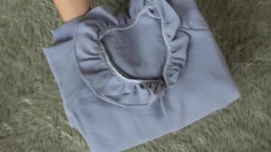 Çağdaş kadın bluzu.