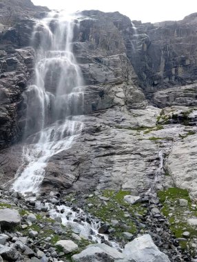 Batı Kanada 'nın kayalık suları düşüyor