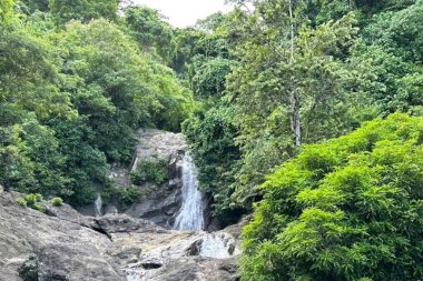 Doğada güzellik, Tayland, Tayland 'daki tropikal ormanlarda inanılmaz şelale