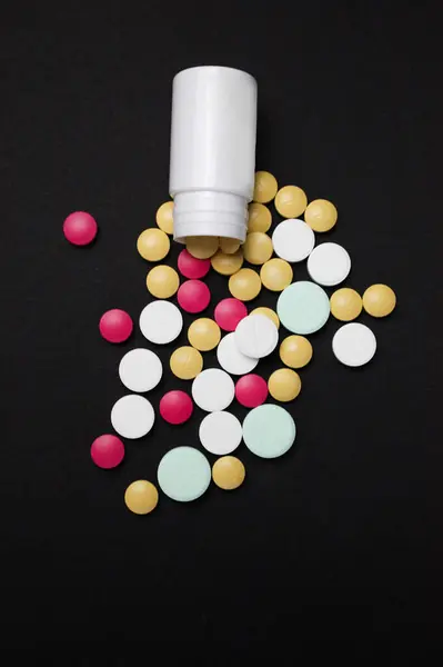 Kadın sağlığı, kadın hastalıklarının tedavisi. Vajinal fitiller, haplar kabarcıklar, tamponlar, farkındalık bandı.