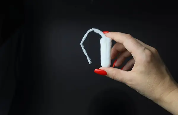 Kadın sağlığı, kadın hastalıklarının tedavisi. Vajinal fitiller, haplar kabarcıklar, tamponlar, farkındalık bandı.