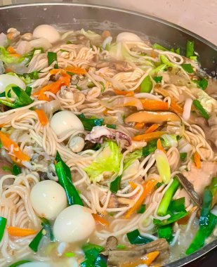 Her Slurp Rice Vermicelli Çorbası 'nda Sağlıklı Sıcaklık