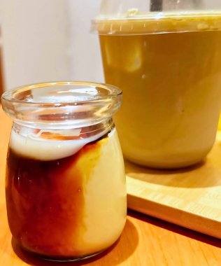 Japon Yumuşak Pudingi Altın Palmiye Şekeri Öpücüklü Bir Tatlı Bulut