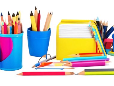 Beyaz arka planda okul malzemeleri