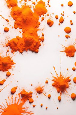 Parlak turuncu Holi boya renk pudrası festivali 