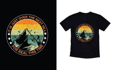 Yürüyüş tişörtü tasarımı, klasik dağ harfleri, macera tişörtleri, grafik vektör unsuru, yürüyüş tipografisi