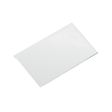 Şeffaf bir arkaplanda izole edilmiş beyaz dikdörtgen kağıdın yüksek çözünürlüklü görüntüsü. Tasarımcılar için değerli bir varlıktır. Model modelleri için basit bir elemente ihtiyaç duyarlar..
