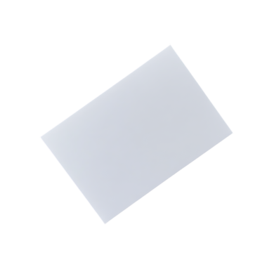 Bu resim, şeffaf bir arkaplanda izole edilmiş boş beyaz dikdörtgen bir kağıt parçası içerir. Bu tasarımcılar için değerli bir özelliktir. Projeleri için temiz ve kolayca kişiselleştirilebilir bir öğeye ihtiyaç duyarlar..