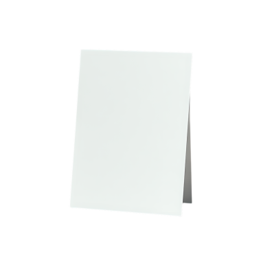 Bu resim, şeffaf bir arkaplanda izole edilmiş boş bir beyaz çadır kartı içerir. Bu tasarımcılar için değerli bir özelliktir. Projeleri için temiz ve kolayca kişiselleştirilebilir bir öğeye ihtiyaç duyarlar..